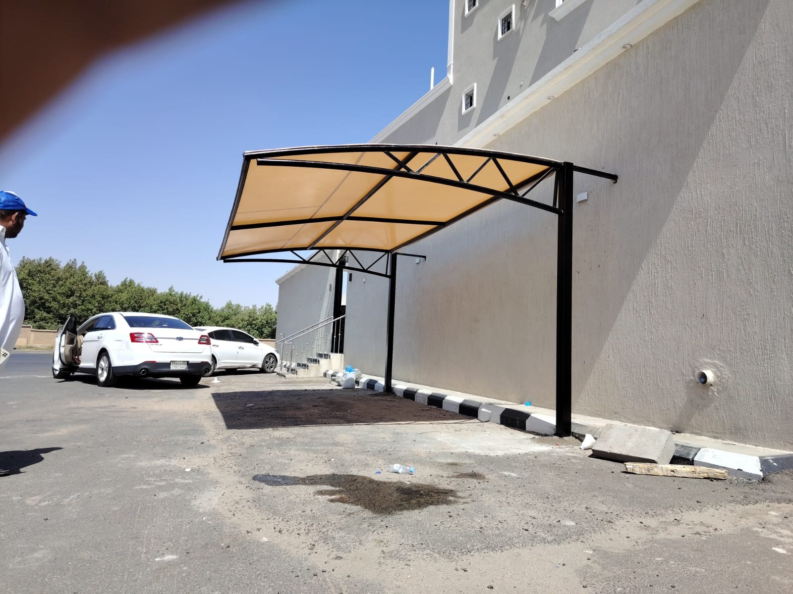 مظلات مواقف سيارات